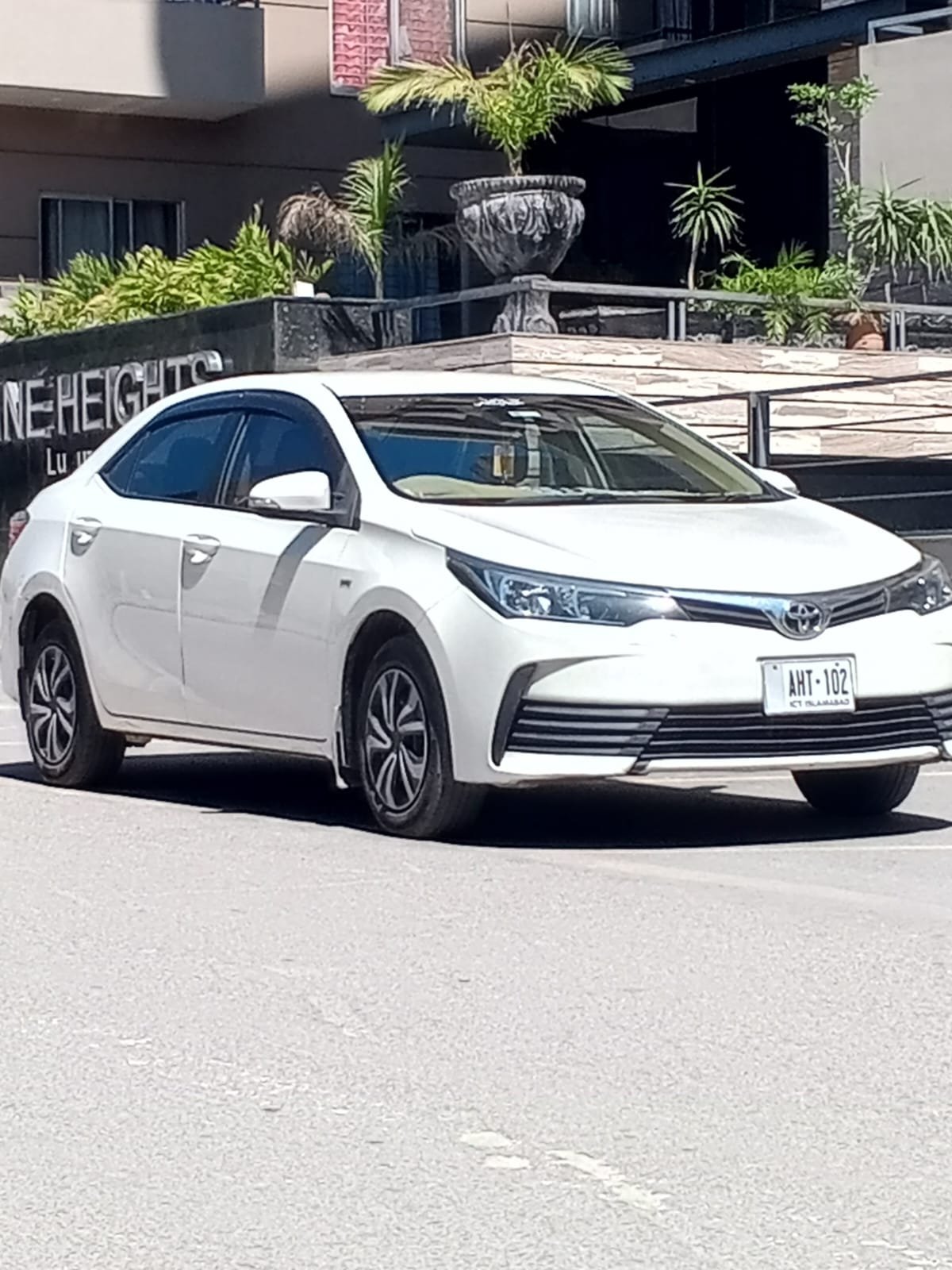 Toyota Corolla XLi and GLi